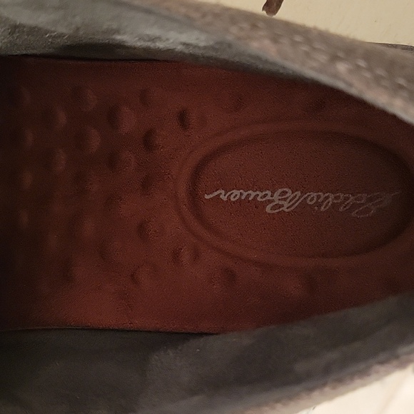 Mens Eddie Bauer suede chukka boot in size 10. The color is a dark greige. - Picture 6 of 6